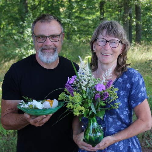 Blomstervas och bukett av Lars och Agneta Andersson