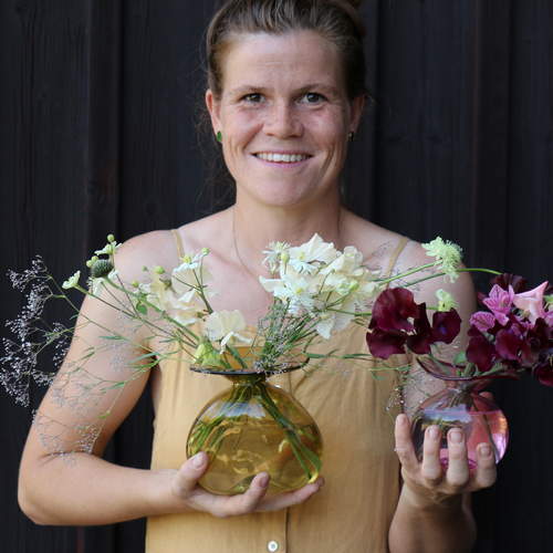 Blomstervas och bukett av Hanna Hofman-Bang 